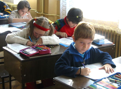 A közoktatási törvény tévedése a román nyelv anyanyelvi szintű oktatása