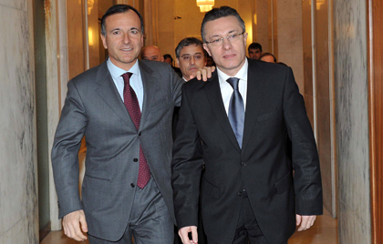 Franco Frattini (stânga) spune că italienii se tem de infractori, nu de români
