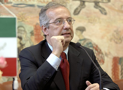 Walter Veltroni római polgármester – „leállítaná” a románokat