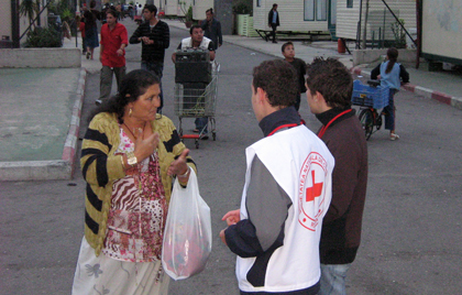 Romániai romák tábora Olaszországban. A válság hazakényszerít